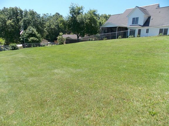 3rd image of 113 Dover Ln