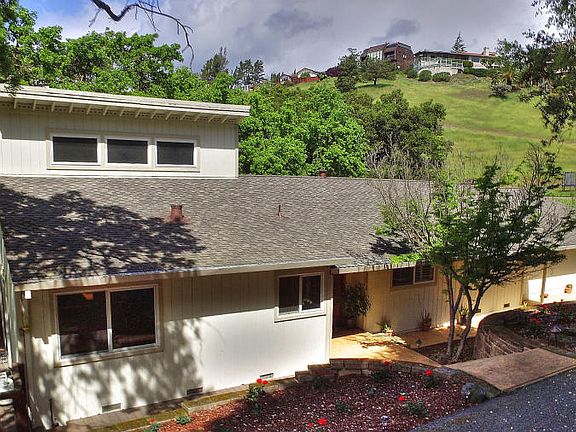 3rd image of 3075 Oak Leaf Ln