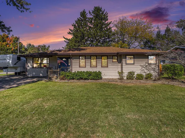 1407 Brentwood Dr, Saint Joseph, MI 49085