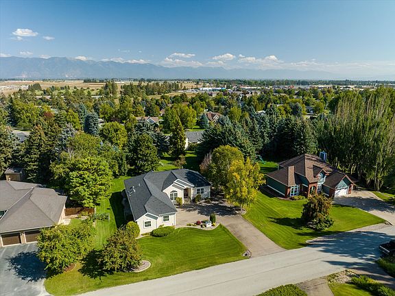 3rd image of 269 Arbour Dr W