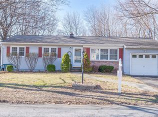 16 Clearview Blvd, Castleton, NY 12033