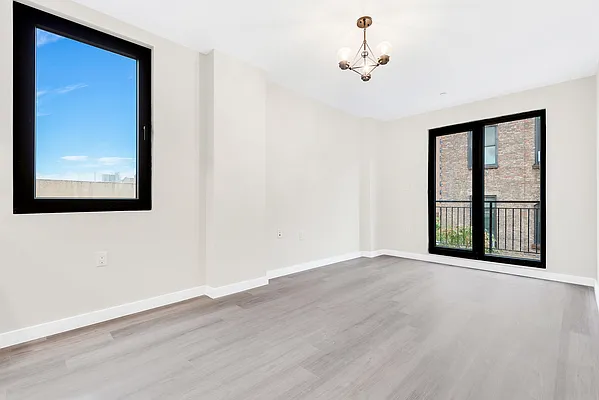 Rented by Safdie Realty Group | media 10