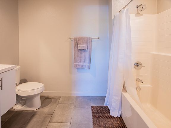 4th image of 3801 Eagle Rock Blvd