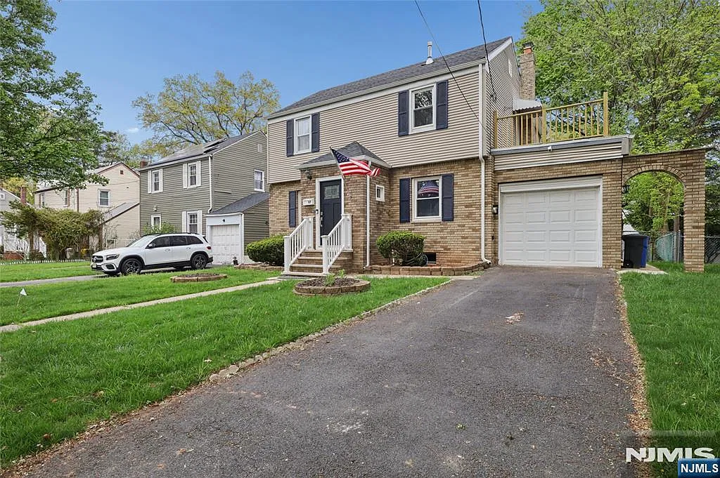 4 bed, 2.5 bath, $4,950 — Photo 1