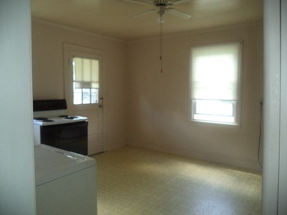 4th image of 805 Roanoke Ave