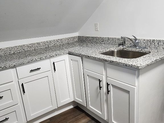 5th image of 755 Park Ave E #C