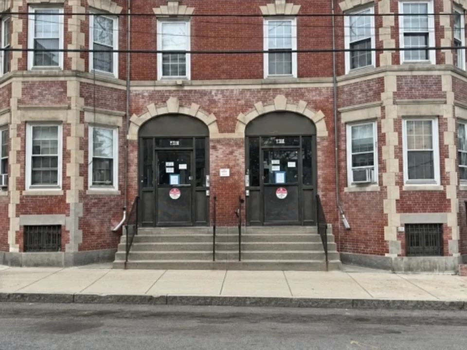 Building Photo 4