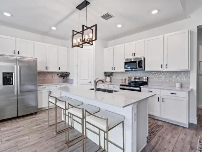 9041 Zevon Ct — Photo 2