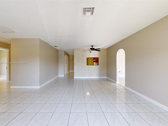 3rd image of 7272 Willow Springs Cir N