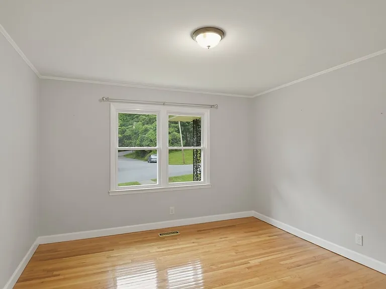 1306 Brockton Dr — Photo 14