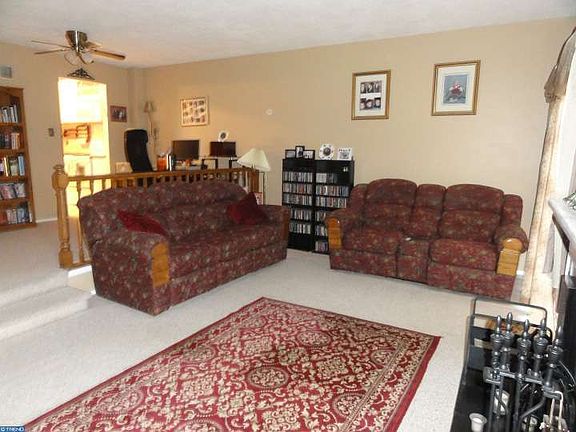 4th image of 8 Ansonia Ct