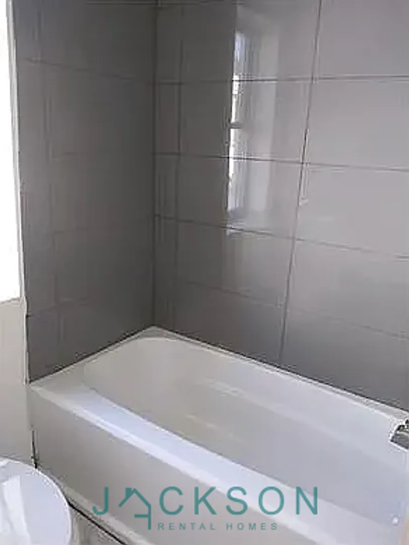 Cozy 2BR Home in Allegheny West — Photo 4