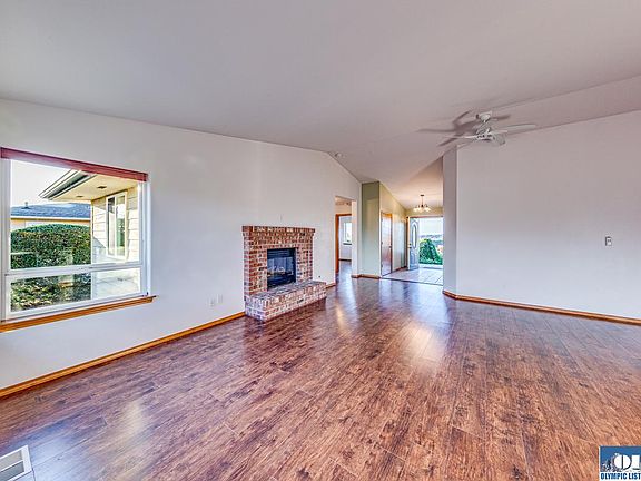 4th image of 688 Oak Wood Dr