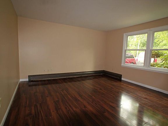 3rd image of 751 Washington St