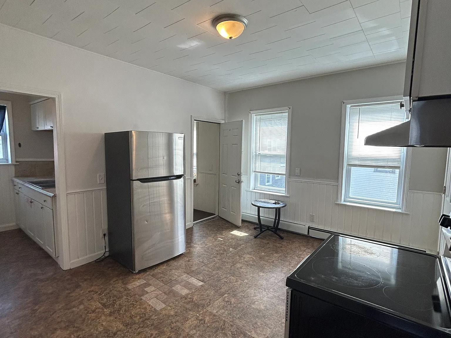 3 bed, 1100 sqft, $2,000 — Photo 3