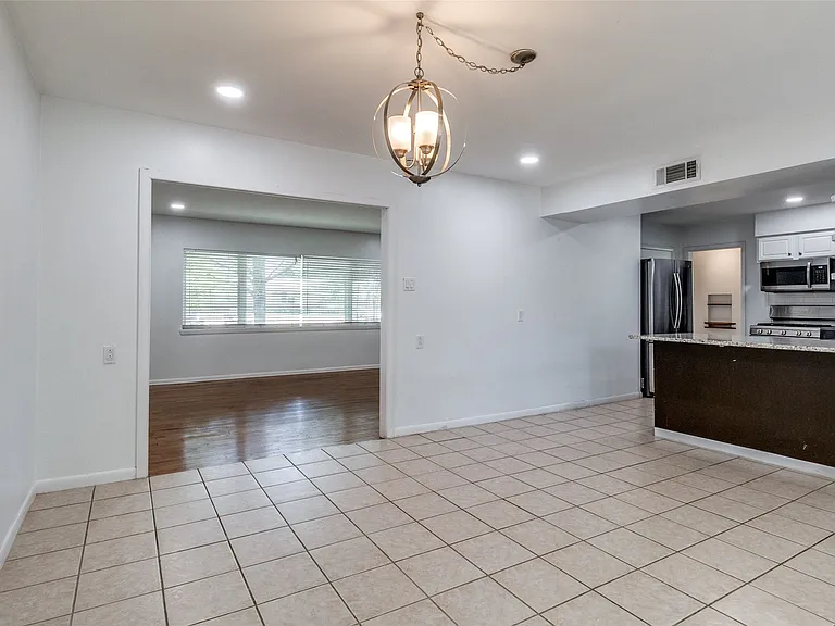 6418 E Lovers Ln — Photo 6