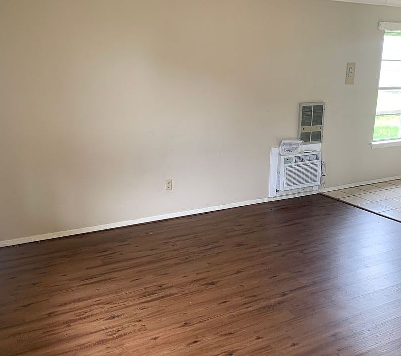 1st image of 300 E Knoxville St APT 7