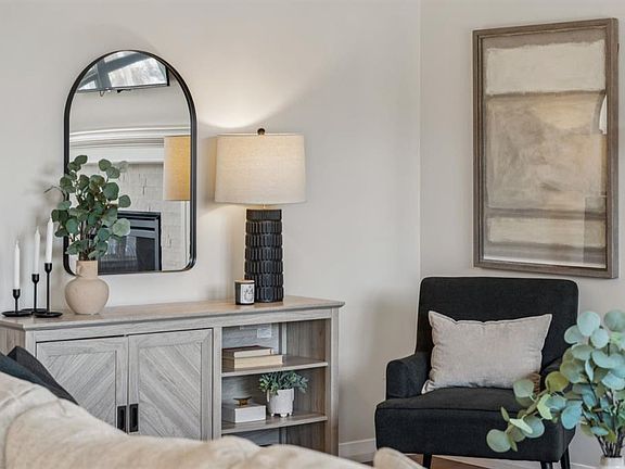 3rd image of 82 NW Ridge View Pl