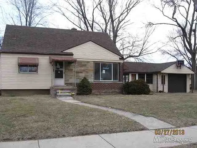 13750 Manhattan St photo 1