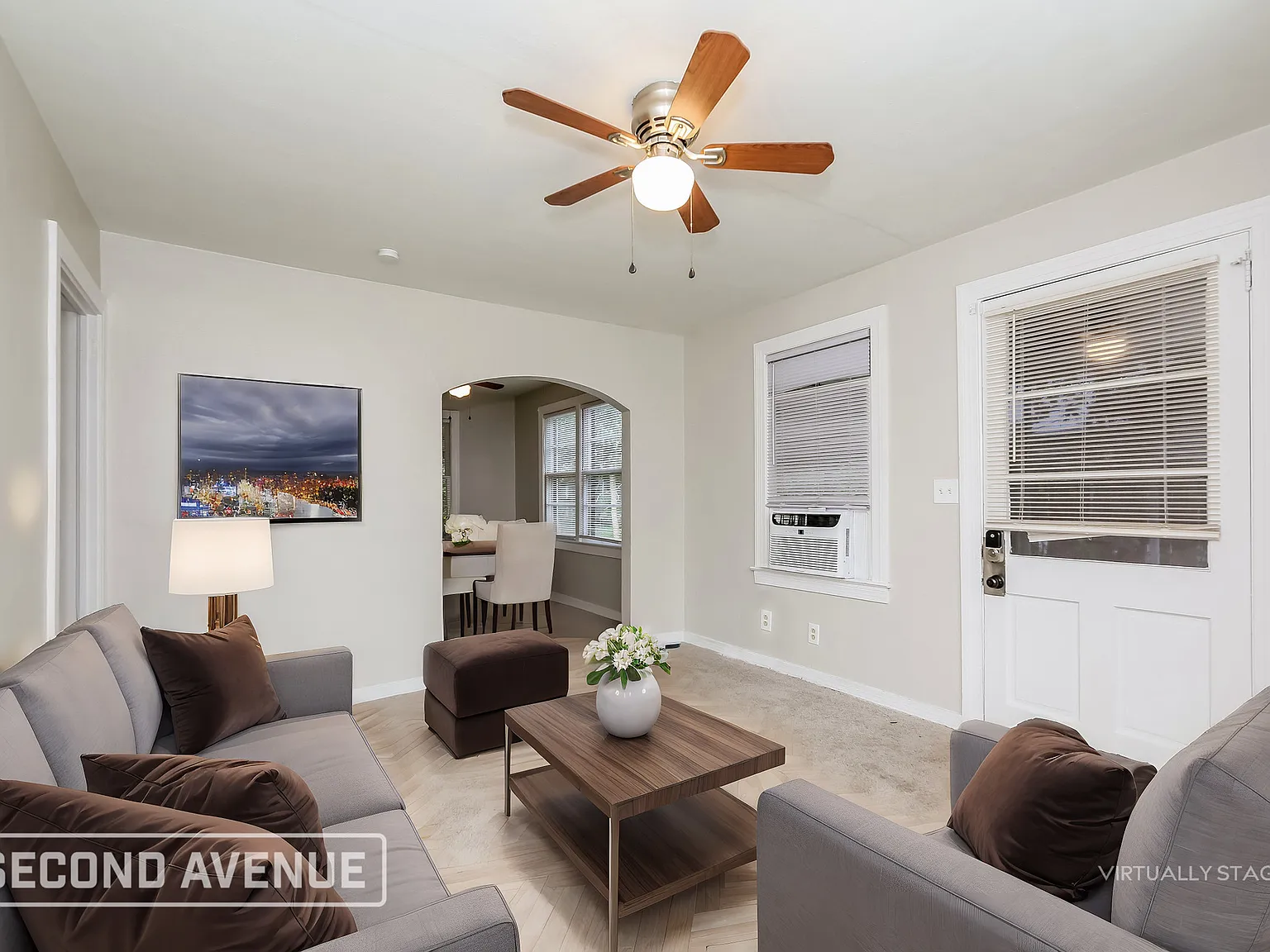 3 bed, 1.0 bath, 999 sqft, $839 — Photo 2