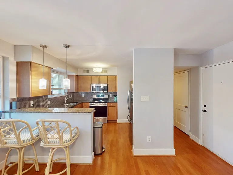 227 N Dotger Ave #E15 — Photo 9