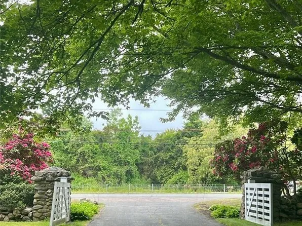 4458 A Tower Hill Rd, Wakefield, RI 02879