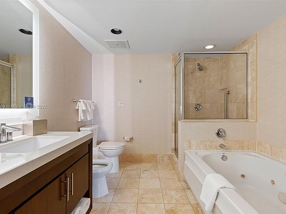 4th image of 17375 Collins Ave #1908-1