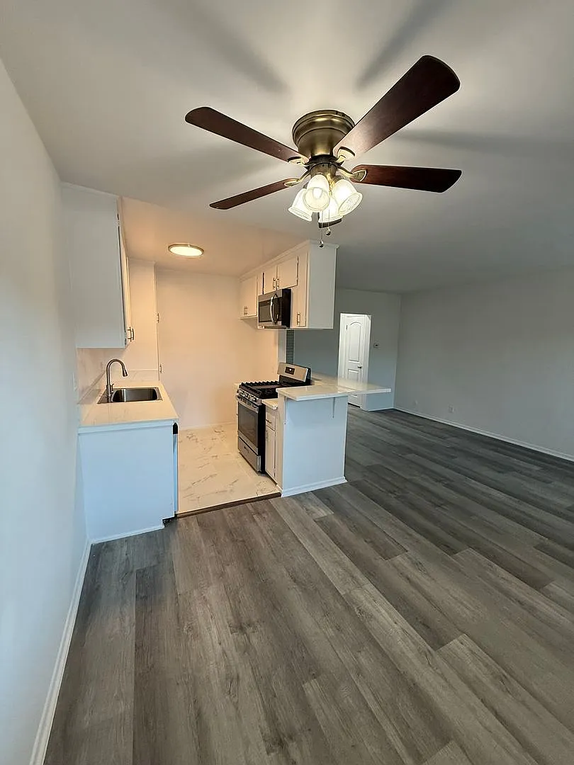 1166 S. Crenshaw Blvd — Photo 1
