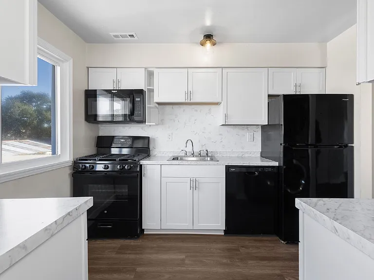 735 W Ocean View Ave #A — Photo 3