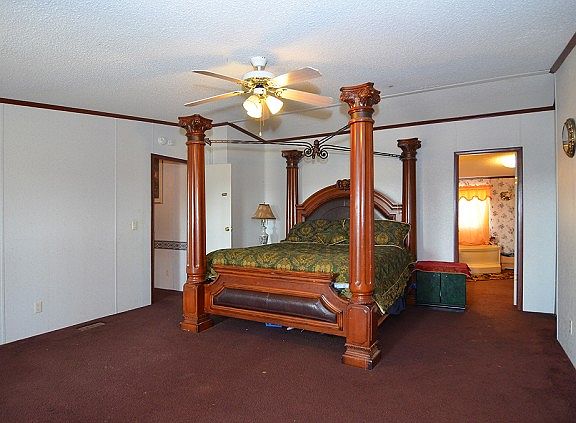 Huge master fits king size furniture