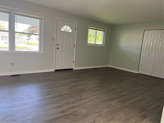 5th image of 7470 Manor Dr