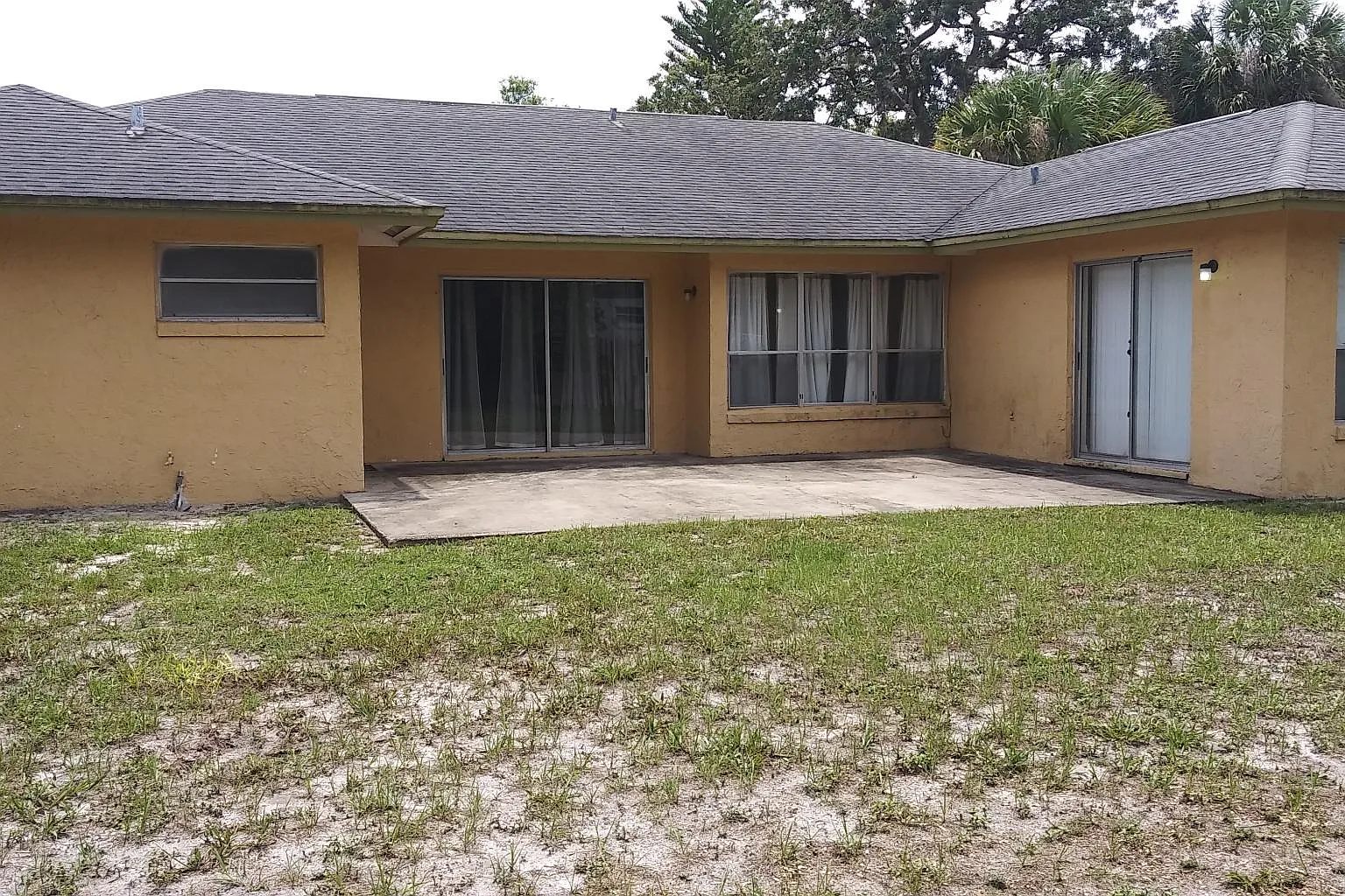 4 bed, 1967 sqft, $2,400 — Photo 2