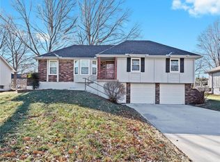 1015 SE 3rd Ter, Lees Summit, MO 64063