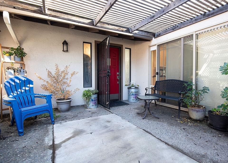 1st image of 2026 Venetian Dr