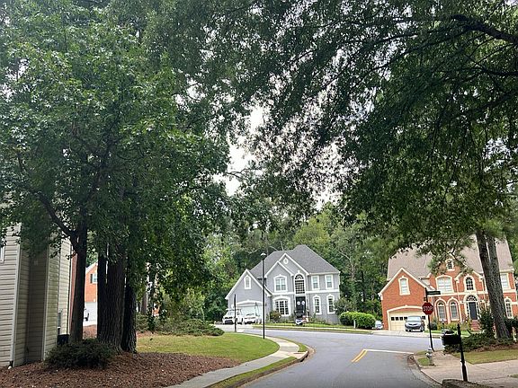 4th image of 340 Willow Crescent Way
