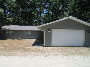 19 Oliver Dr, Pana, IL 62557