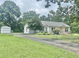 921 Wesley Chapel Rd, Lawrenceburg, TN 38464