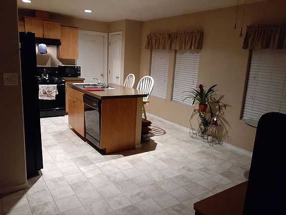 3rd image of 10568 Bedford St #215
