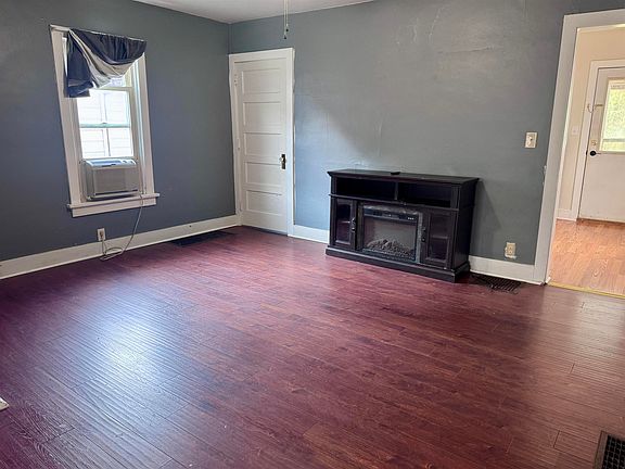 5th image of 209 Riverside St