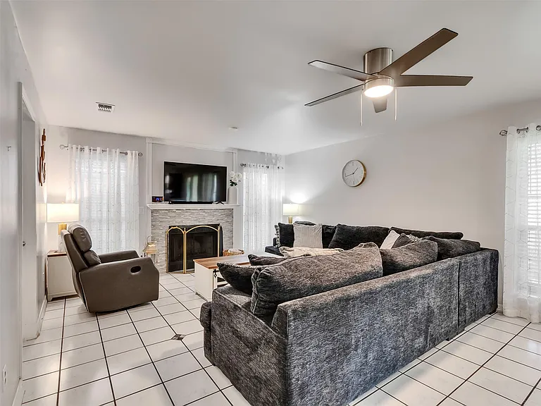 10027 Glenkirk Dr — Photo 9