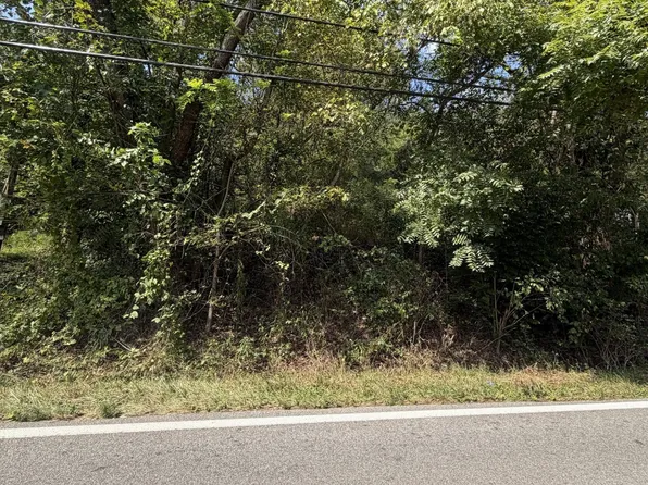 10963 Coal River Rd, Saint Albans, WV 25177