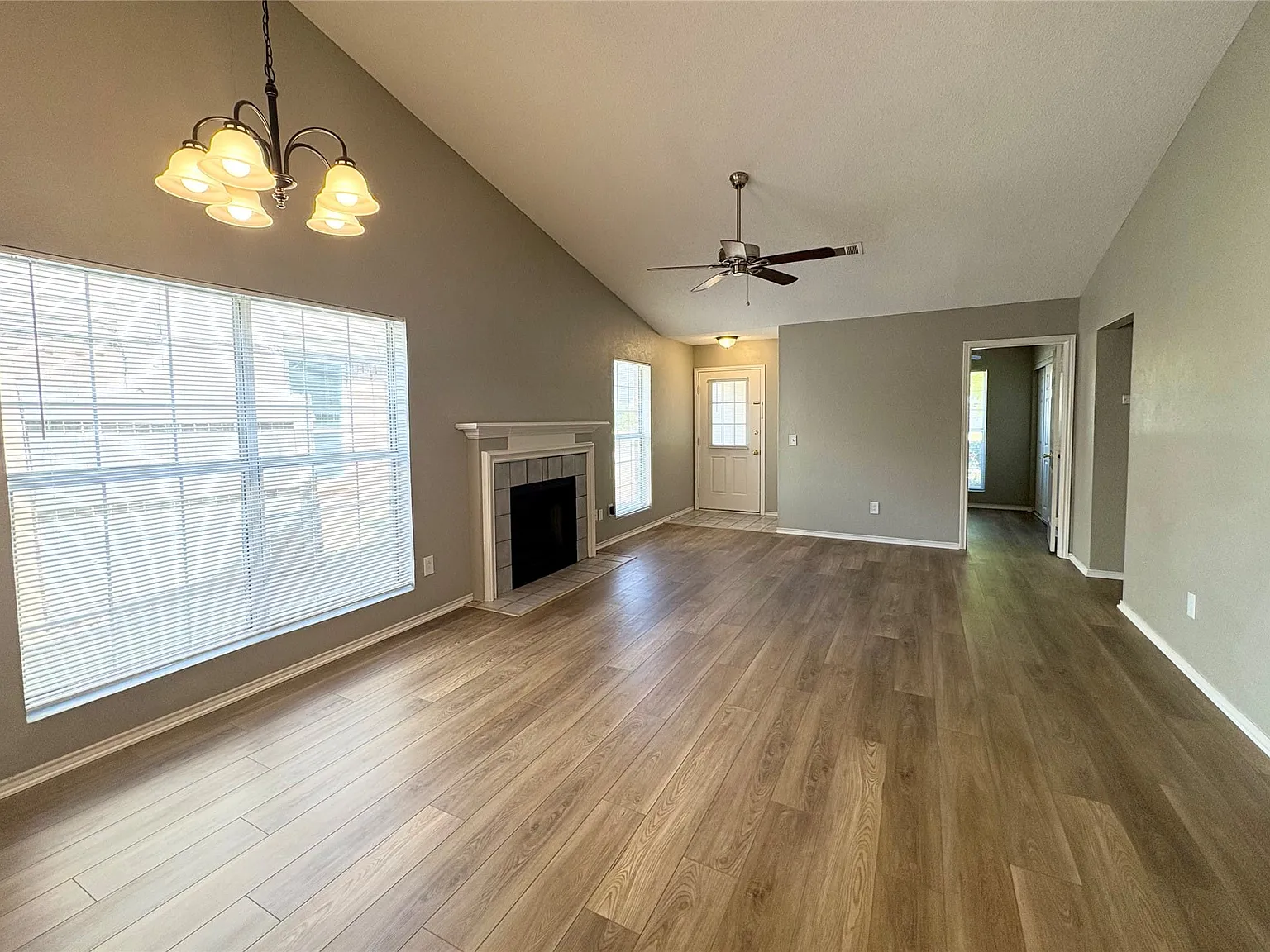 3 bed, 2.0 bath, 1146 sqft, $2,000 — Photo 4