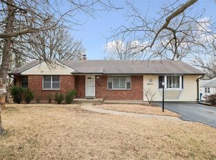 18 Olympia Dr, Saint Louis, MO 63135