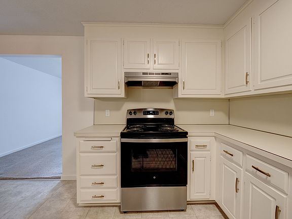 3rd image of 54 Oak St #13