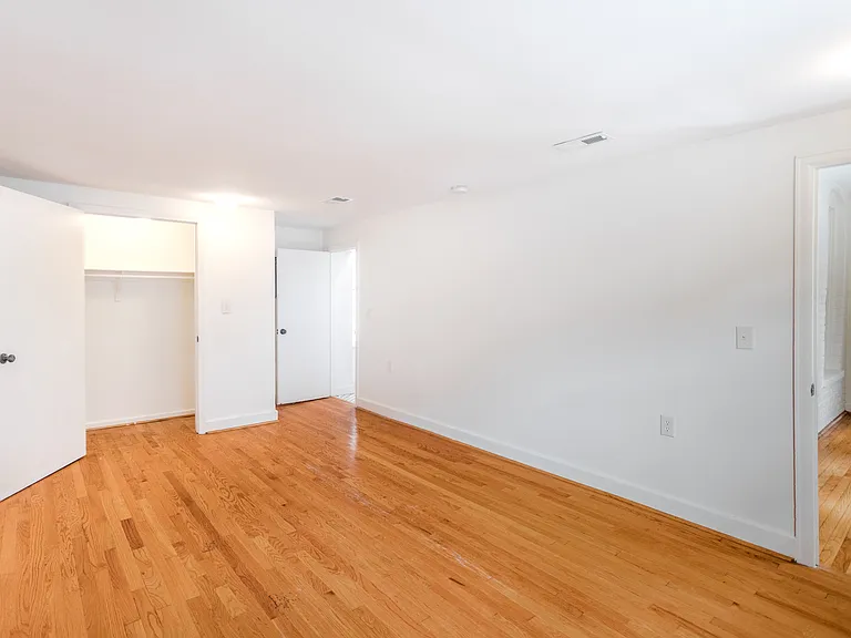 1421 Van Dyke St — Photo 16