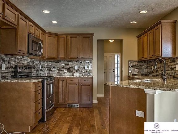 4th image of 2307 Aberdeen Dr