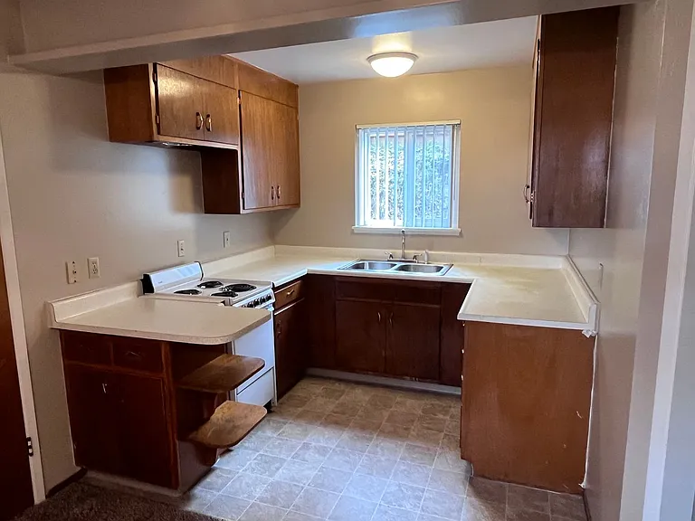 216 W Oak St #2 — Photo 5