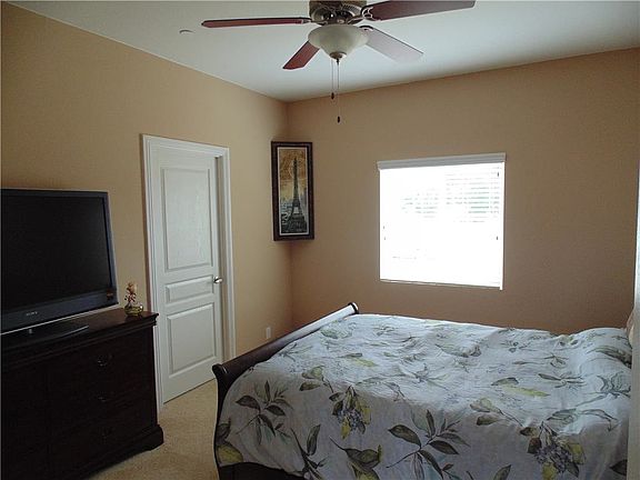 3rd image of 29055 Sheridan Dr.