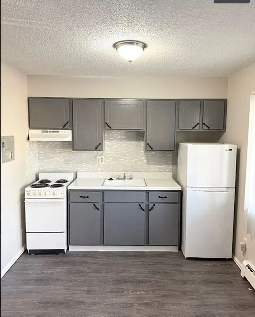 Westwind Apartments — Photo 2