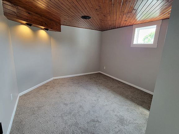 4th image of 347 Locust Ave #B
